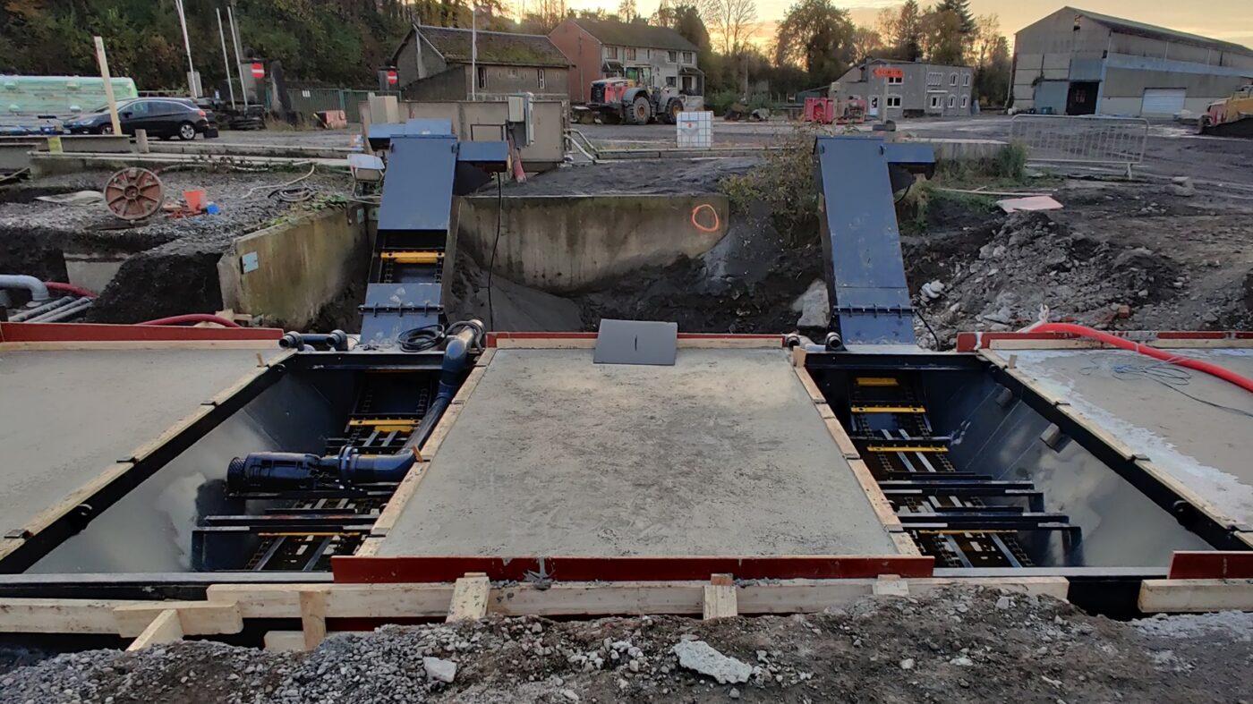 Conveyor tank voor wielwasinstallatie