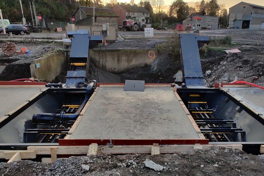 Conveyor tank voor wielwasinstallatie