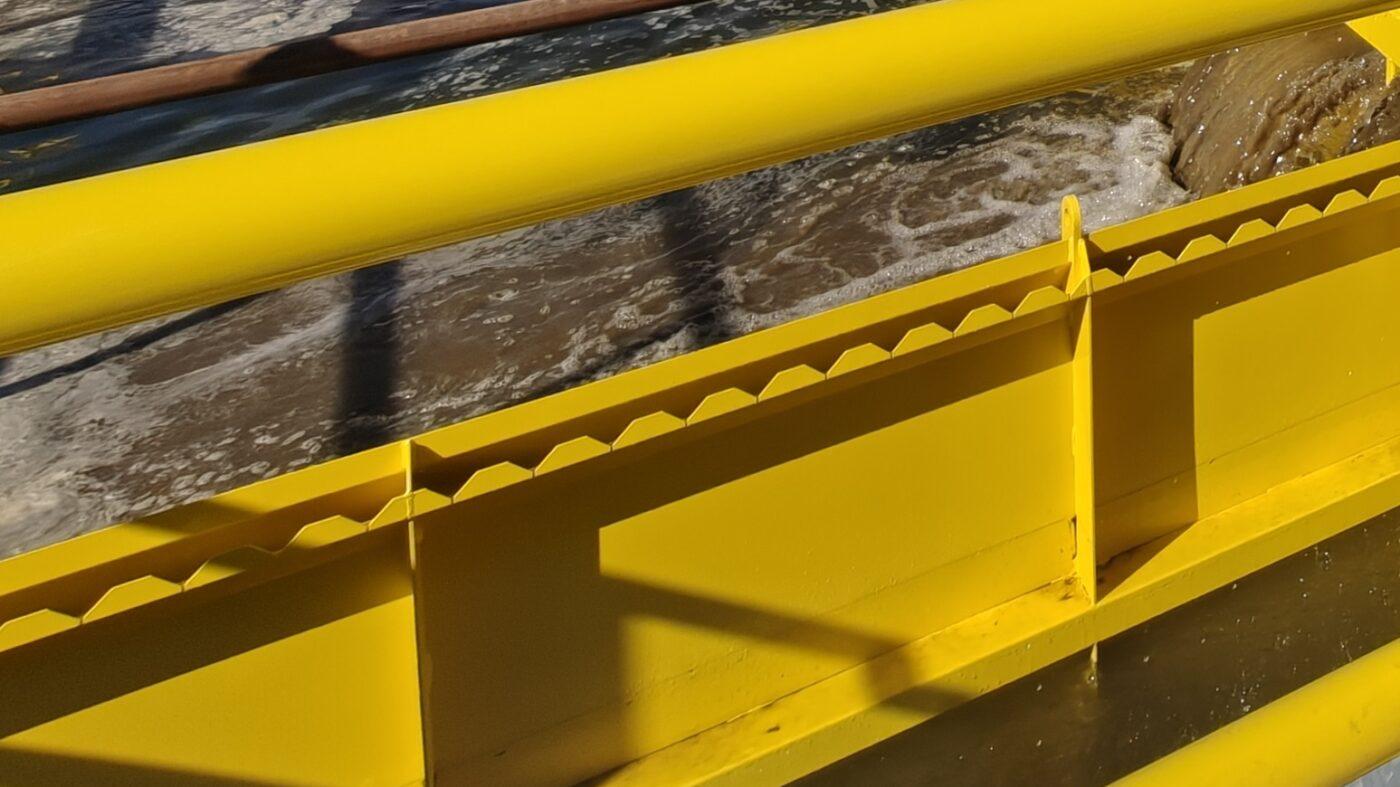 Scheidingswand met ingebouwde waterzuivering - watertank - wielwasinstallatie