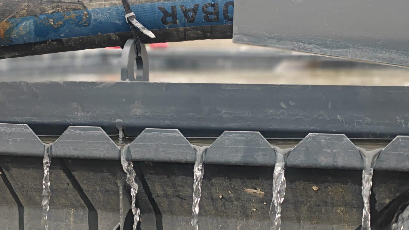 V-notch weir wheel washer settlement tank-Déversoir en V bac de décantatation laveur de roues